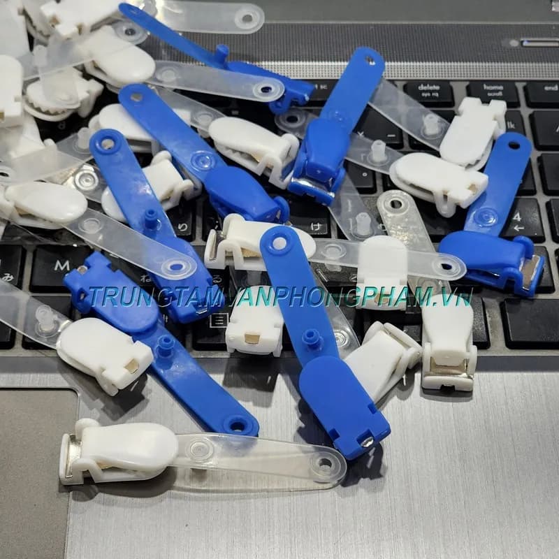 Kẹp nhựa bảng tên