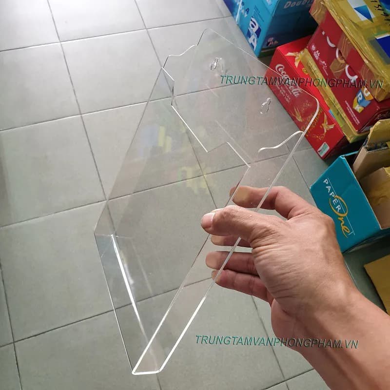 Kệ mica A4 treo tường đứng